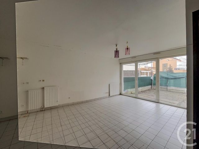 Appartement F2 à vendre - 2 pièces - 39.82 m2 - BOBIGNY - 93 - ILE-DE-FRANCE - Century 21 Pierrimo